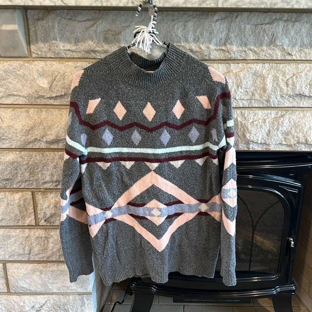 Pink Rose geometric mock neck sweater medium